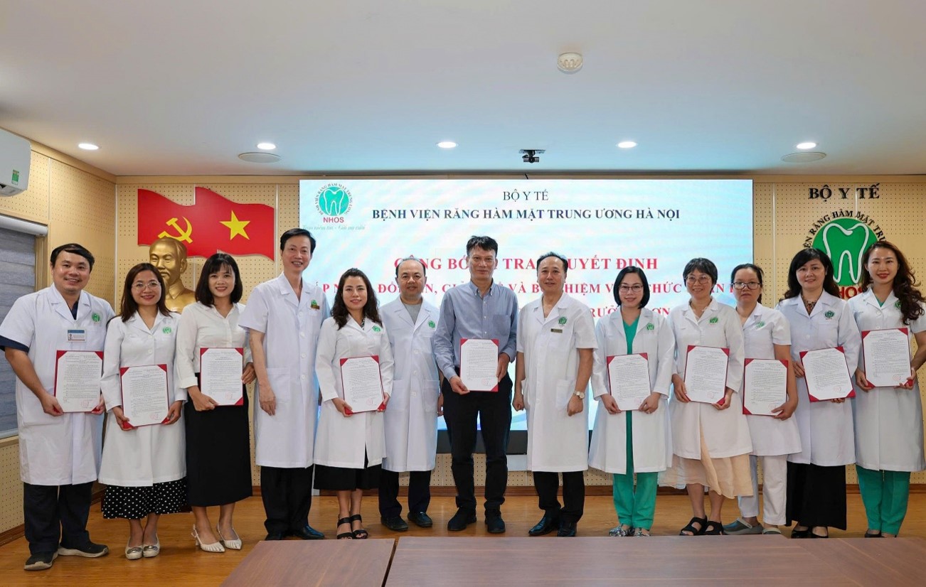 CÔNG BỐ CÁC QUYẾT ĐỊNH SÁP NHẬP, ĐỔI TÊN VÀ BỔ NHIỆM